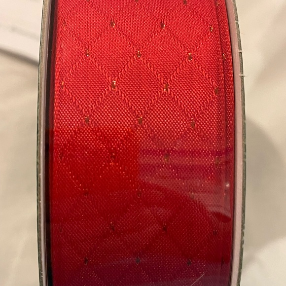 1.5” Wired RED Christmas Ribbon, QUILTED LOOK Red Wired Edge Satin Wreath Bows - Picture 8 of 9